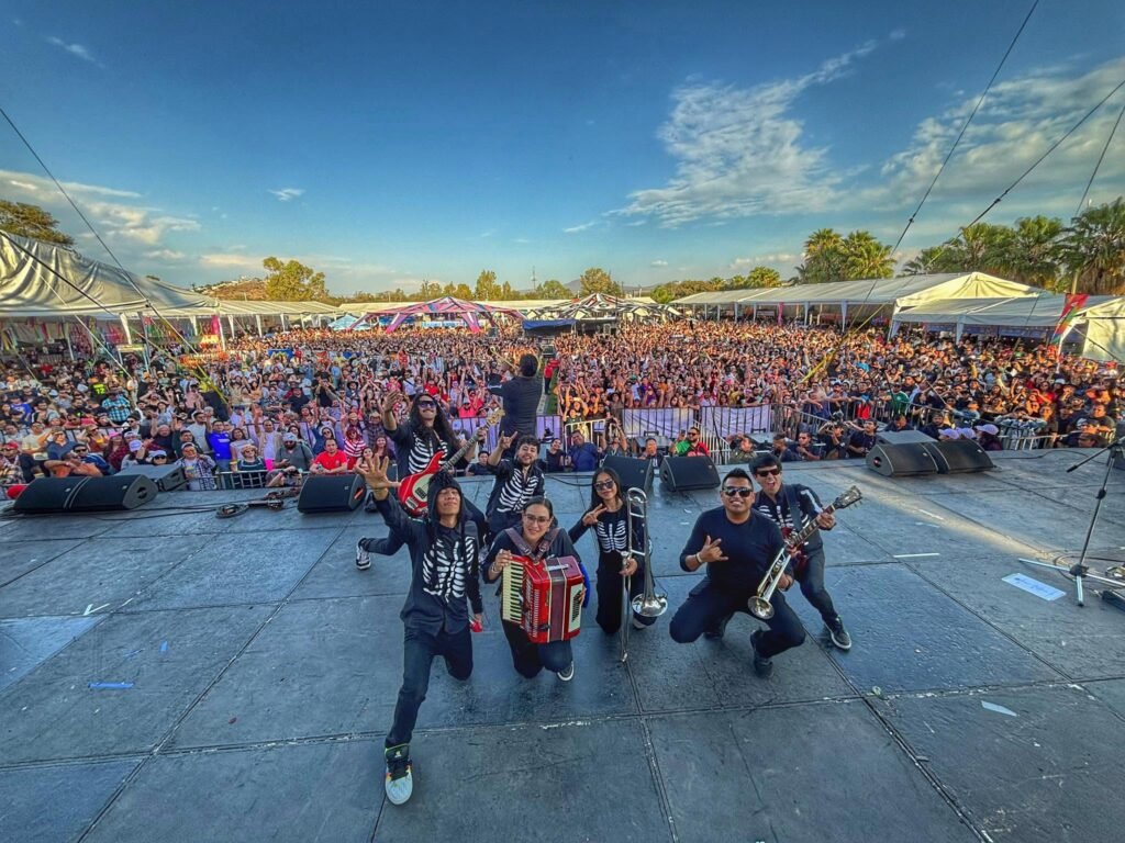 Conciertos de Salón Victoria y Belafonte Sensacional encabezan la Feria del Libro en el Zócalo