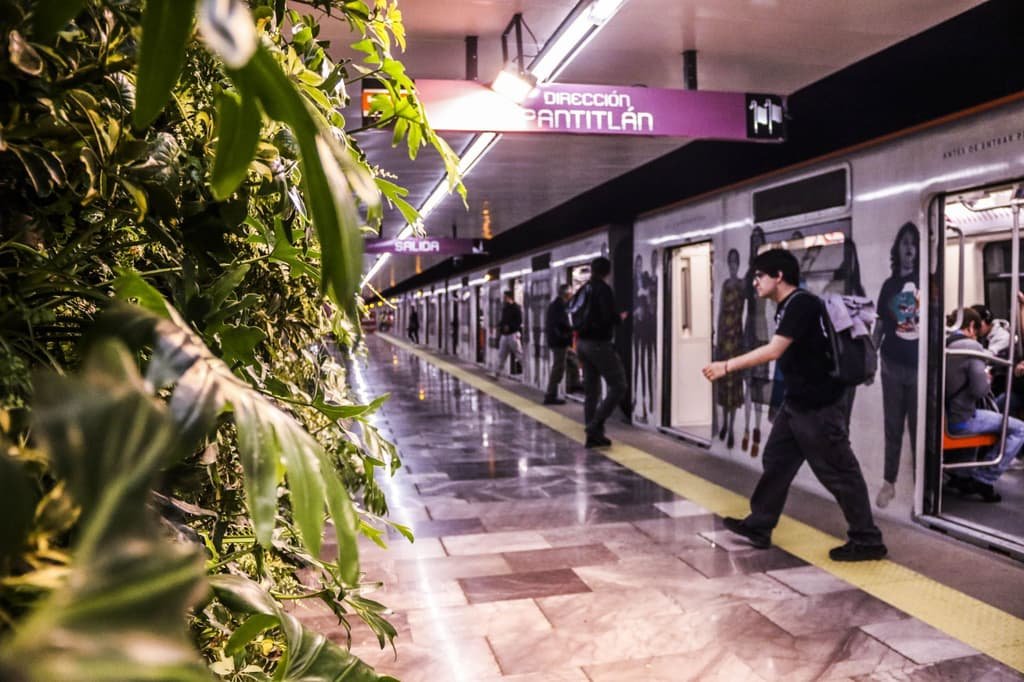 Cortocircuito y humo paralizan tramo de la línea rosa del Metro de la Ciudad de México