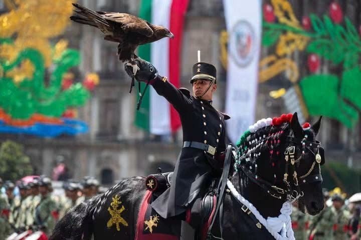 Critican a alcalde de Jiménez por apropiarse del éxito de cadete en desfile nacional