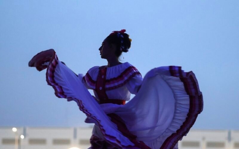 Cultura y tradición llenan de color el Parque Urbano Suroriente con exitoso espectáculo artístico
