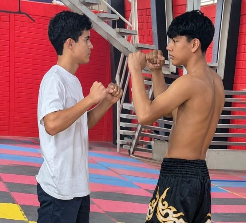 Delegación chihuahuense de muay thai conquista cuatro medallas de oro en la Copa Huatulco