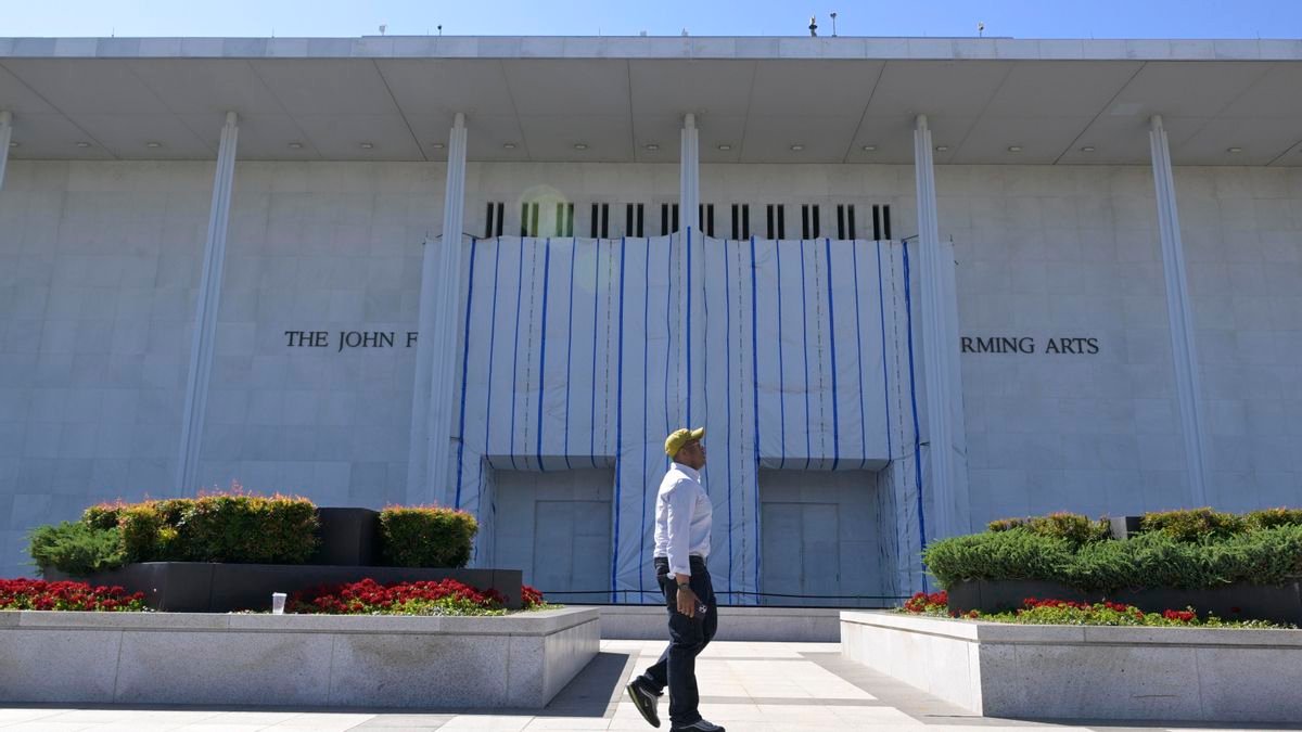 Donald Trump condiciona la supervivencia del Kennedy Center a recibir su propio reconocimiento institucional