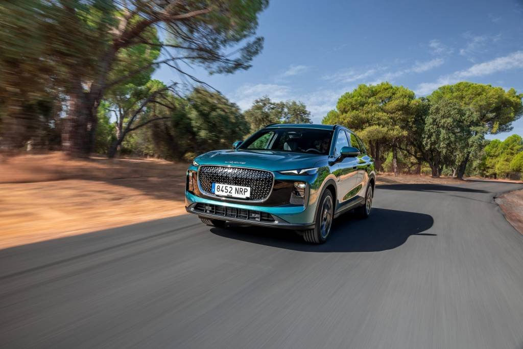 El nuevo SUV híbrido enchufable Lepas L8 llega al mercado español pisando fuerte con gran autonomía