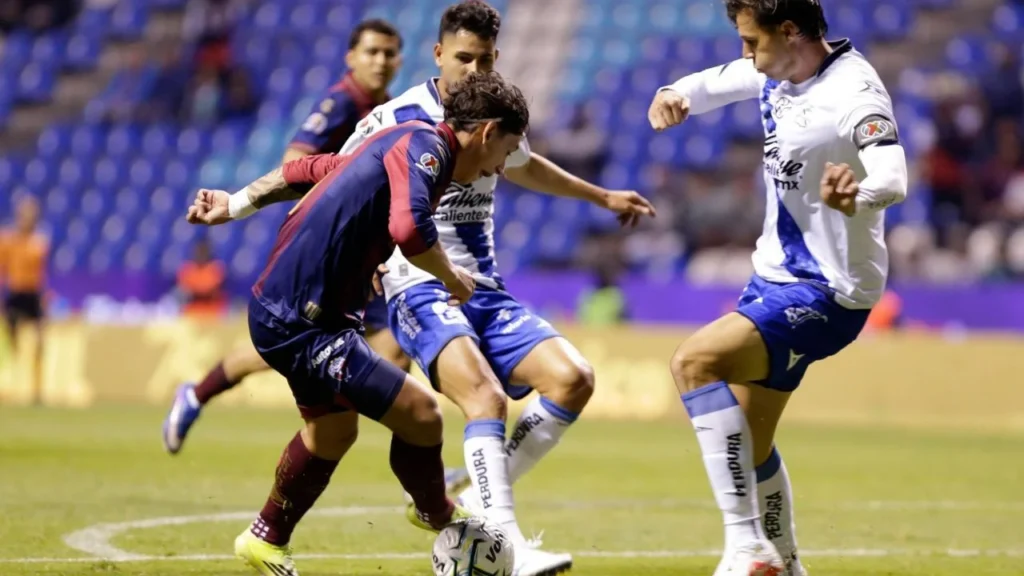 Empate agónico entre Puebla y Atlante en el Estadio Cuauhtémoc durante la novena fecha