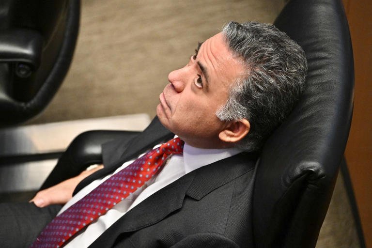 Entre muestras de apoyo y exigencias de desafuero, Enrique Inzunza mantiene su escaño en el Senado