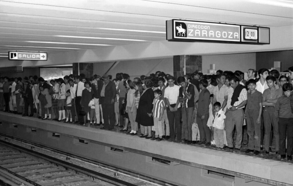 Evolución sobre rieles: un recorrido fotográfico por los inicios del metro capitalino en 1969