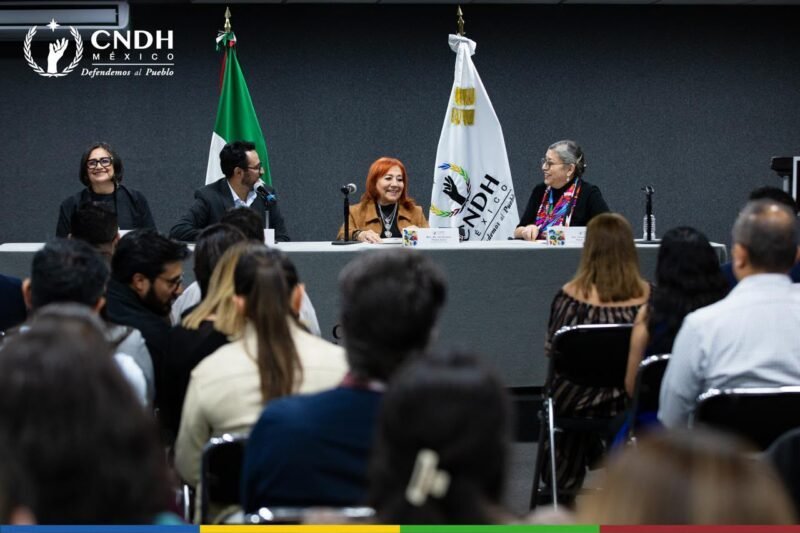 Exigen garantías laborales y el fin de la precarización para médicos residentes en el país