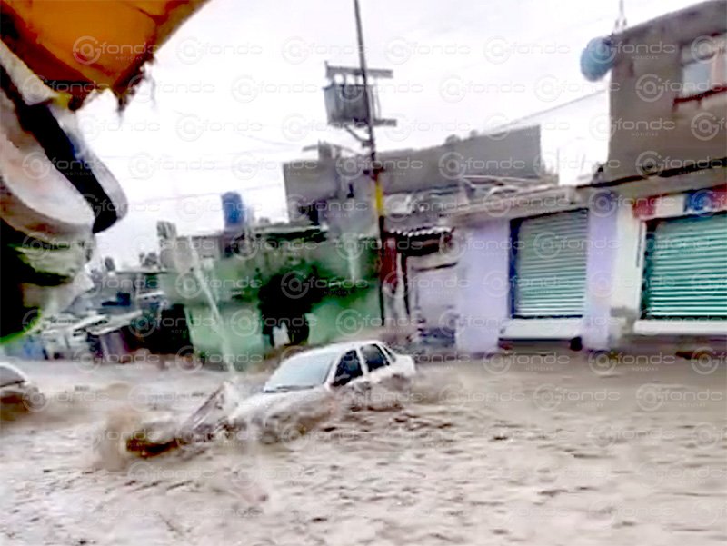 fuertes inundaciones en ecatepec arrastran automóviles tras intensa tormenta vespertina