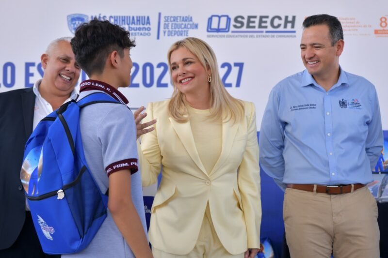 Gobernadora Maru Campos da inicio formal al ciclo escolar 2026-2027 en la primaria Pedro Leal