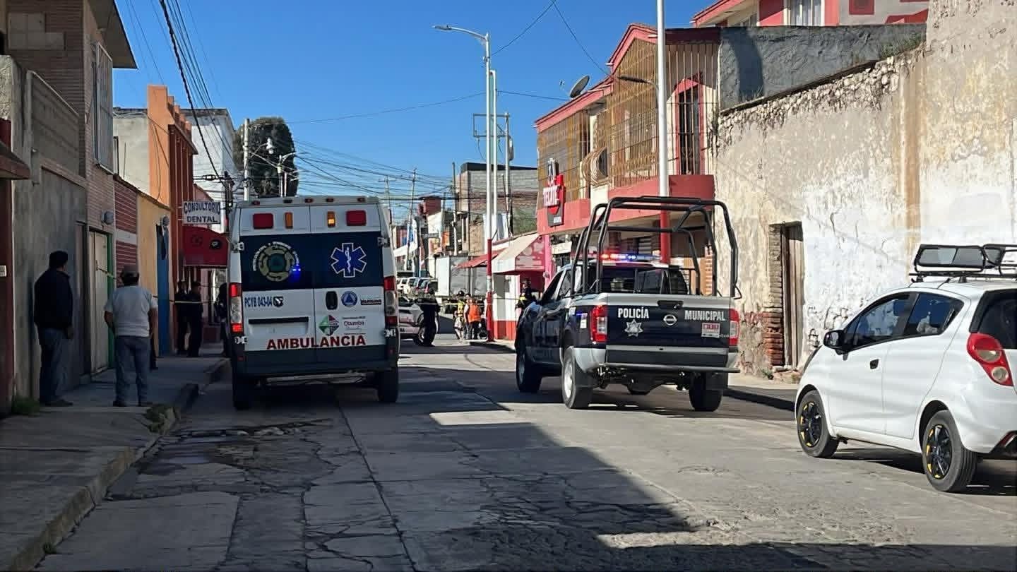 Hallan a dos hombres jóvenes sin vida al interior de un vehículo en Otumba
