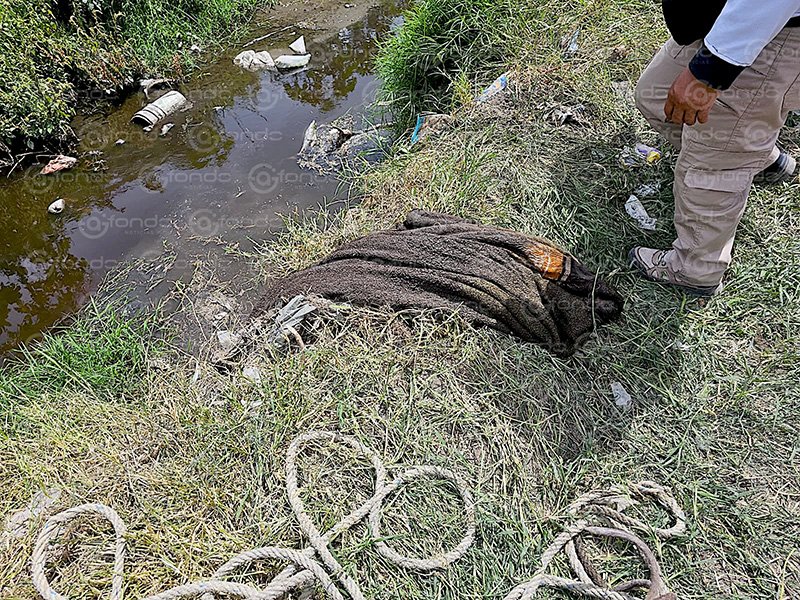 Hallan cadáver de un hombre con severas lesiones en canales de aguas negras de Ecatepec