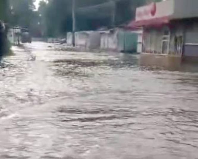 Hombre cae en coladera abierta mientras grababa inundación en Cuautitlán Izcalli