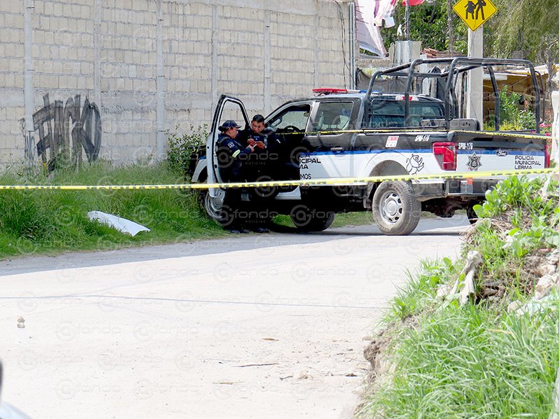Hombre es asesinado a tiros en inmediaciones de planteles educativos en el Estado de México