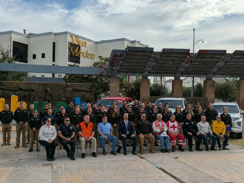 Homenaje a los cuerpos de emergencia en la Plaza del Ángel por el Día Nacional de Protección Civil