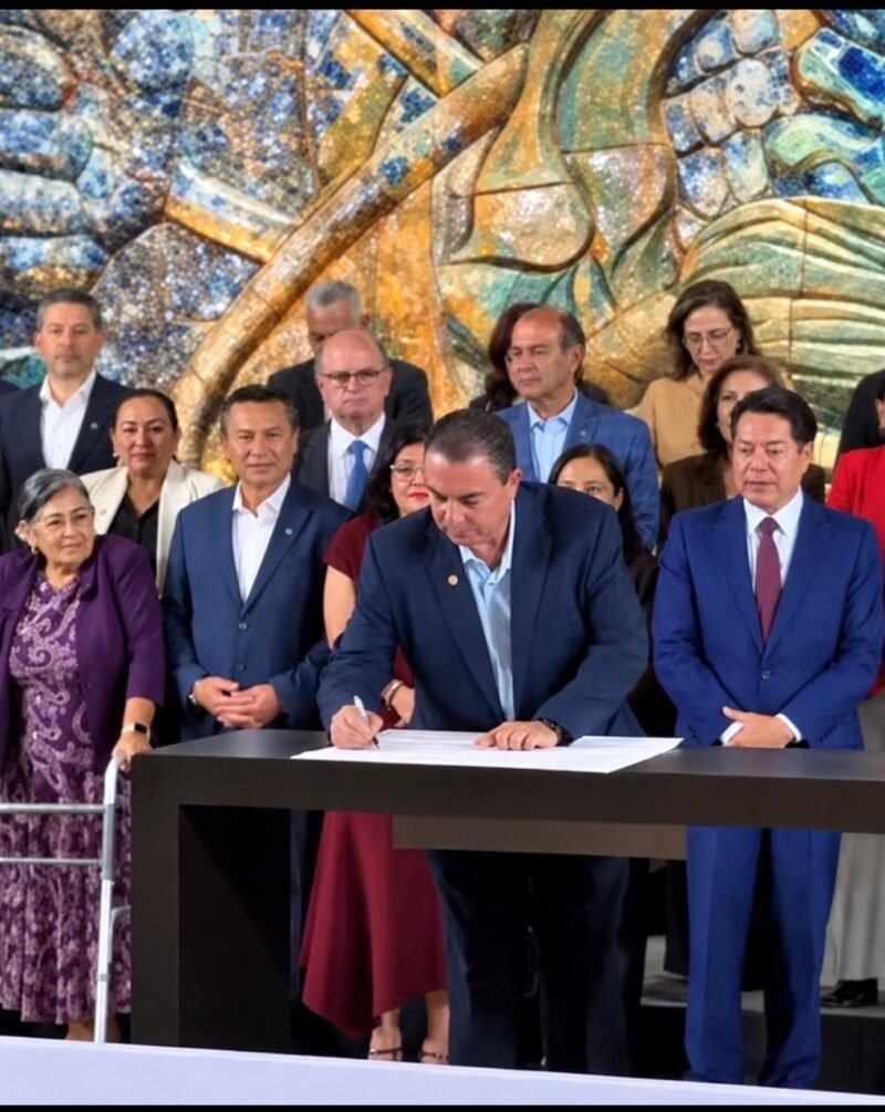 Implementarán nuevas restricciones para el uso de teléfonos celulares en escuelas primarias y secundarias del país