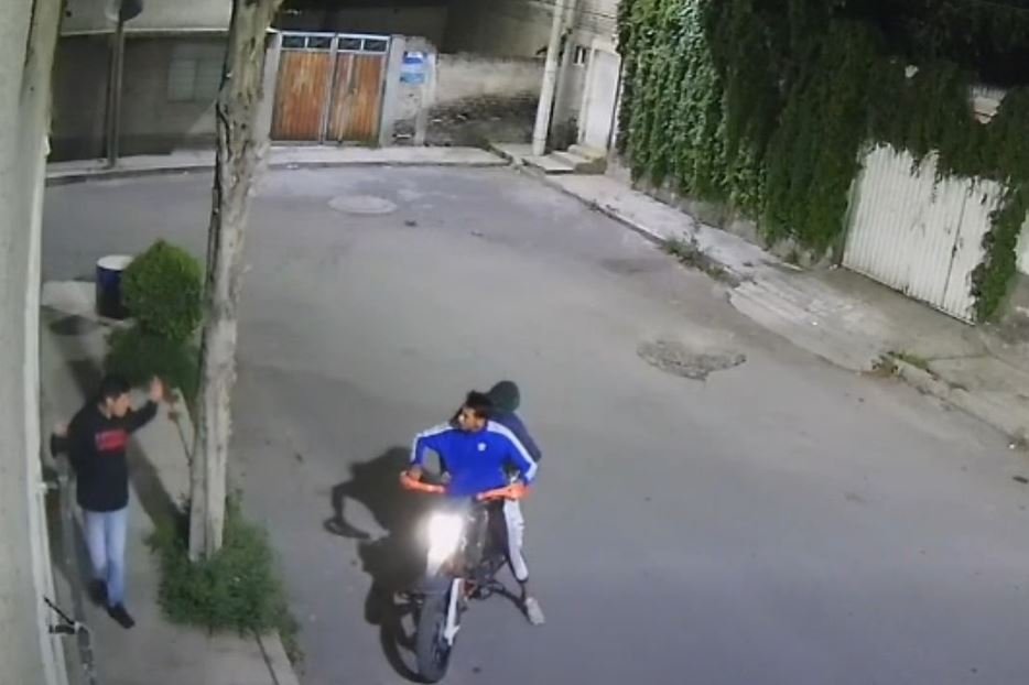 Inseguridad sin freno en Chimalhuacán: capturan en video violento atraco a mano armada