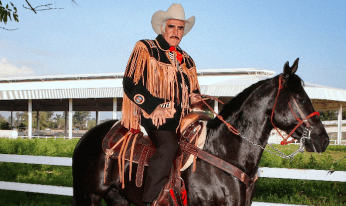Lanzan el segundo volumen del disco de duetos póstumos de Vicente Fernández adaptados al género de banda