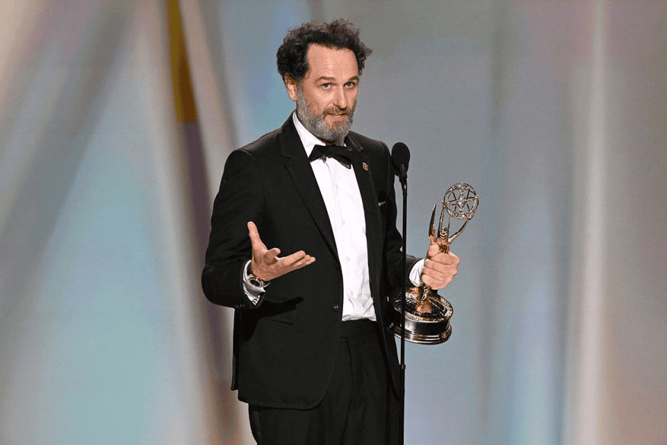 Matthew Rhys rompe récords y Michael J. Fox conmueve en la gran noche de los Emmy 2026