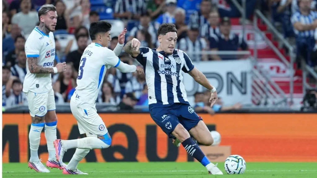 Monterrey supera por la mínima a Cruz Azul y escala posiciones en el torneo