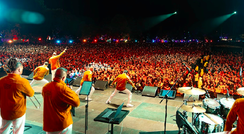 multitudinaria presentación de grupo niche pone a bailar a miles en el festival cordillera de bogotá