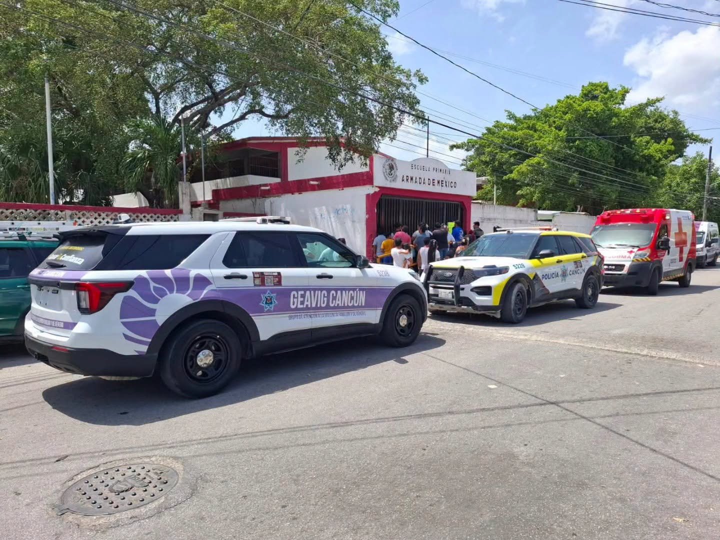 Operativo policial culmina con la detención de un presunto asaltante al interior de una escuela primaria