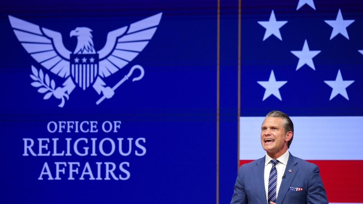 Pentágono anuncia drástica purga militar, nuevo mando de drones con tecnología autónoma y una oficina religiosa