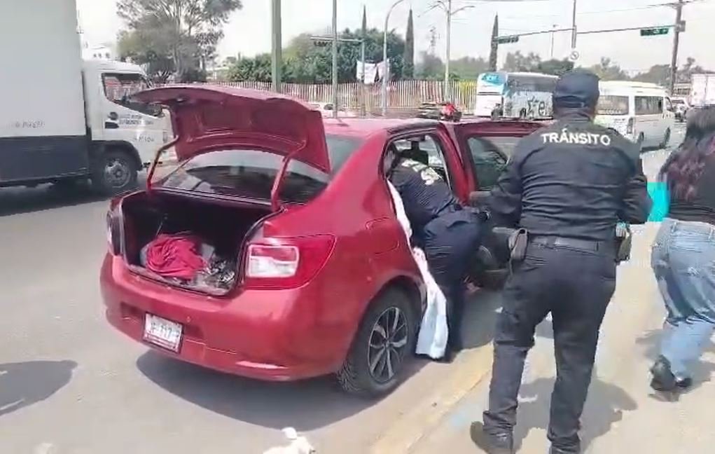 Policía de la Ciudad de México asiste con éxito un parto en plena vía pública