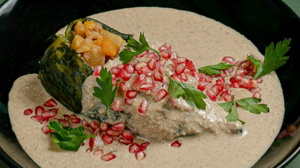 Ruta gastronómica en la capital: dónde comer los chiles en nogada más sobresalientes de la temporada
