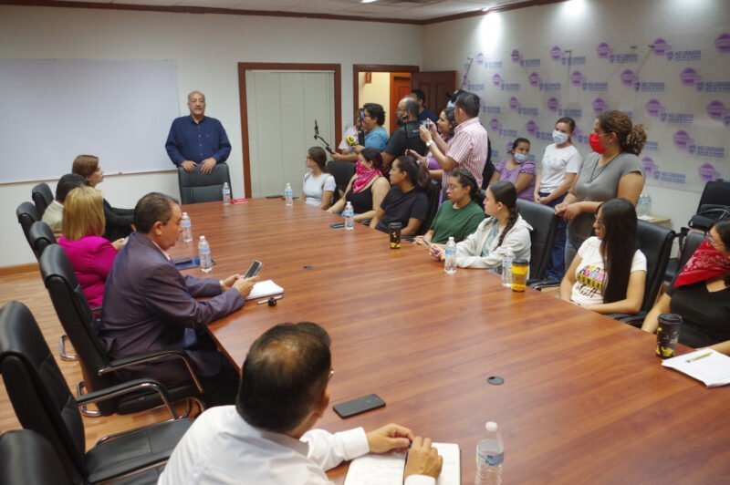 Secretaría de educación abre mesa de diálogo para resolver inconformidades en entrega de plazas al magisterio