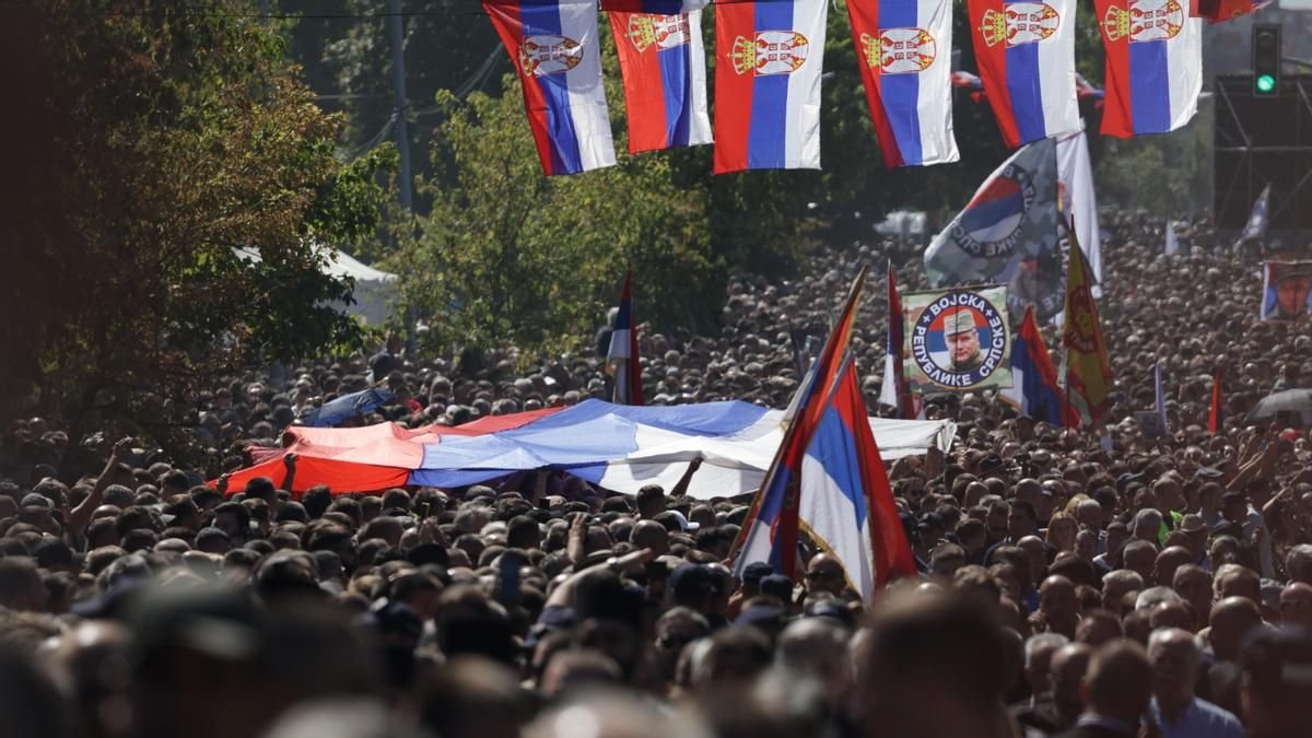 Tensión diplomática en los Balcanes tras el polémico funeral militar concedido a Ratko Mladic en Belgrado