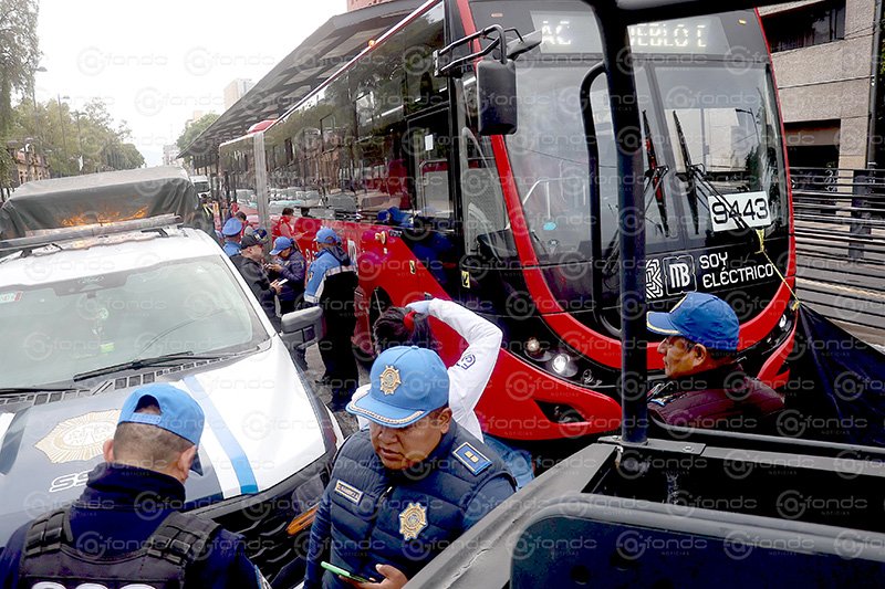 Tragedia en la capital: mujer de 30 años pierde la vida tras arrojarse al paso de un Metrobús