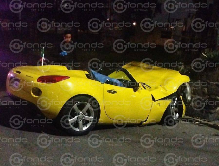 Trágica madrugada en Metepec: pasajera de automóvil deportivo pierde la vida tras aparatoso choque