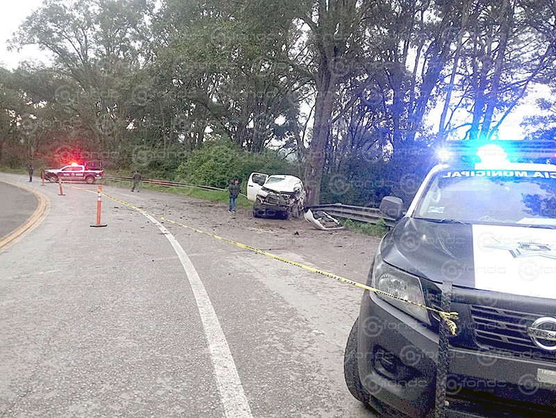 Trágico accidente en carreteras del Estado de México cobra la vida de un conductor tras chocar contra un árbol