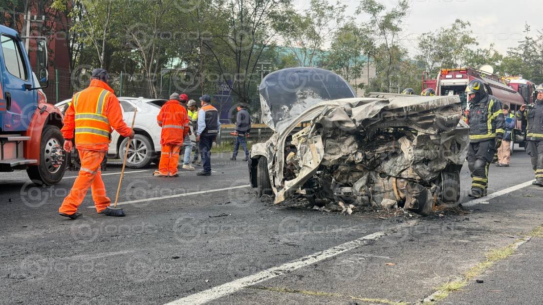 Trágico accidente en la autopista México-Toluca deja dos muertos calcinados tras aparatoso choque