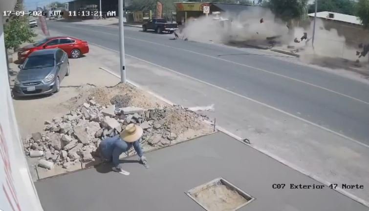 Trágico accidente vial: automovilista fallece tras violento impacto contra un poste y un árbol