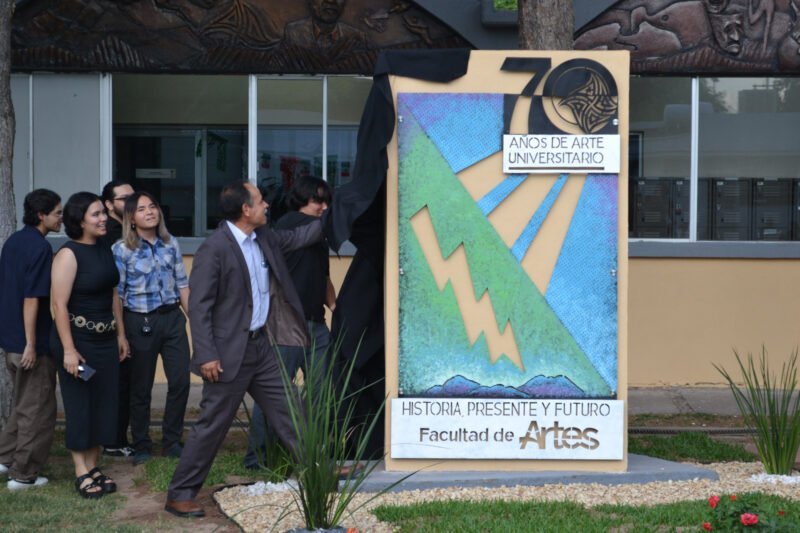 Universidad Autónoma de Chihuahua plasma siete décadas de historia en un nuevo mural artístico