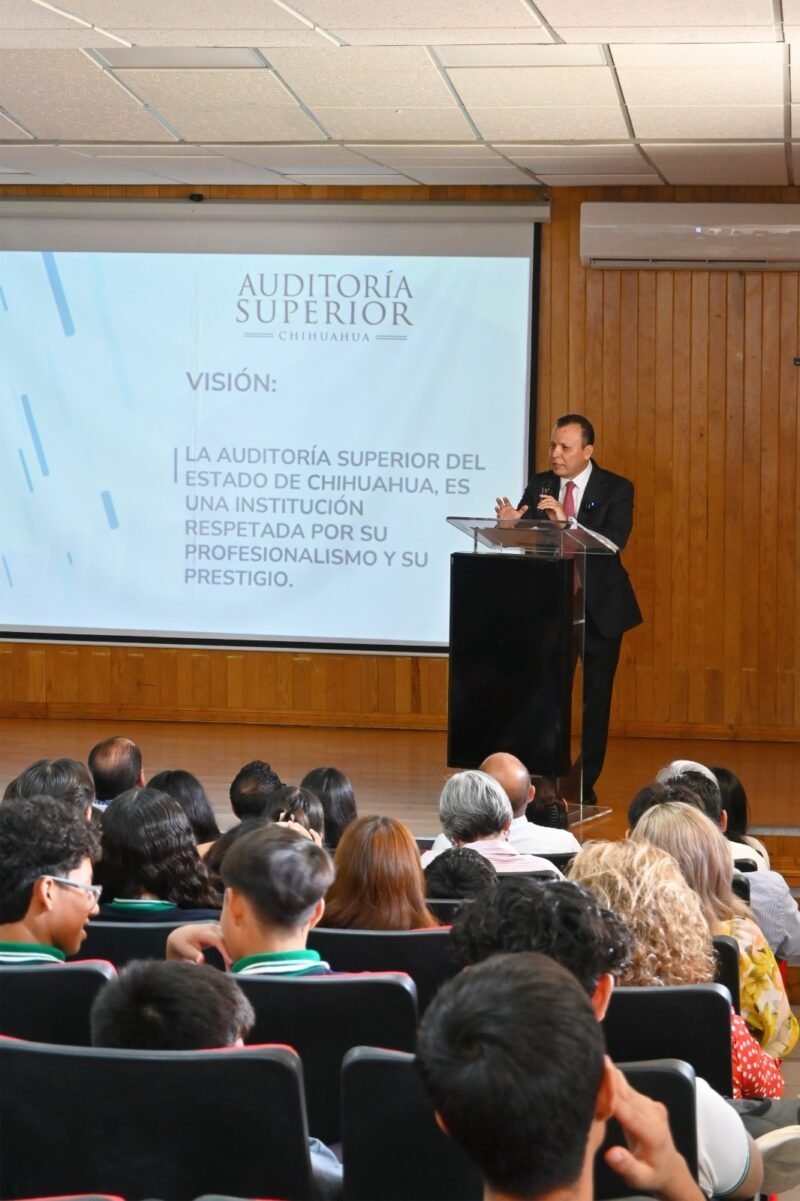 Valores éticos y entrega de vehículos marcan diálogo entre autoridades y alumnos de Conalep