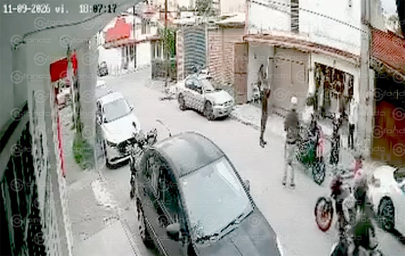 Violento asalto en Atizapán: comando armado intercepta a motociclista para robarle su vehículo
