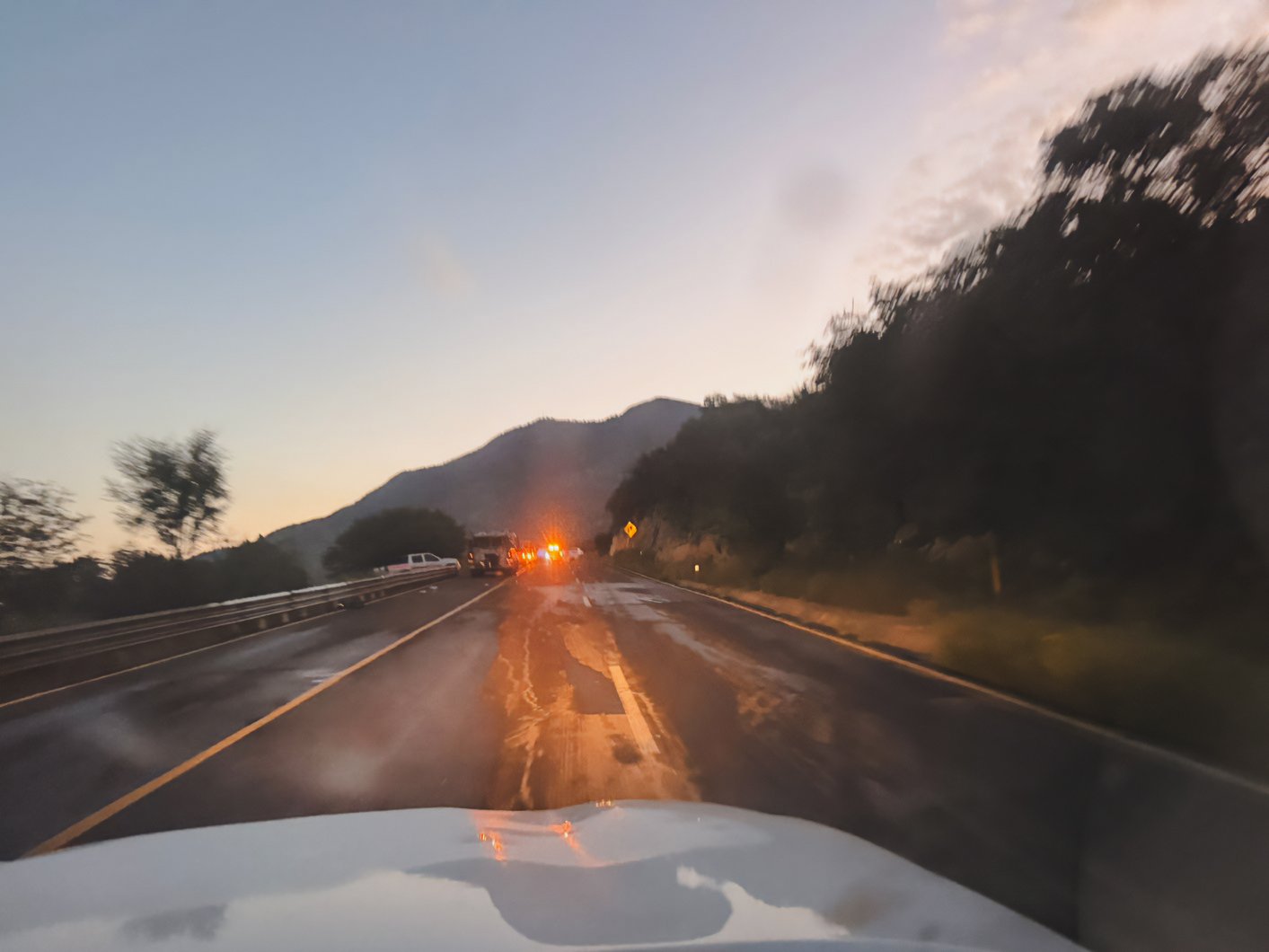 Volcadura de autotanque en Sonora provoca la fuga de más de 12 mil litros de ácido sulfúrico