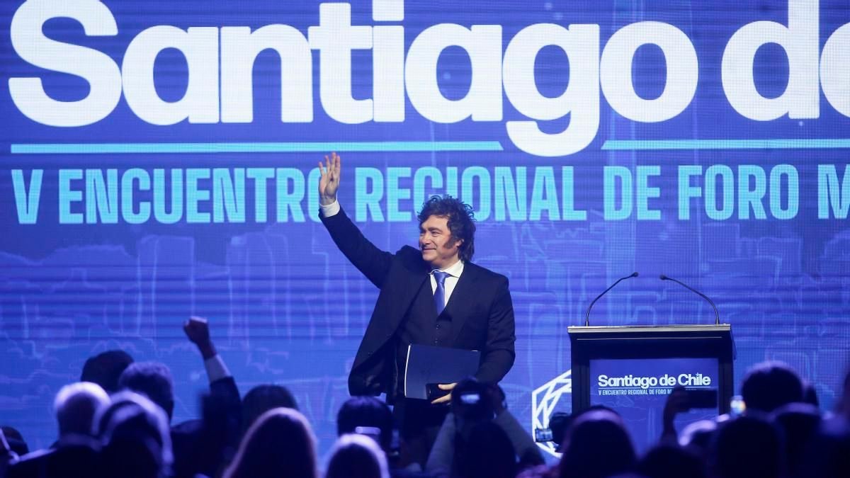 Vox traslada su ofensiva contra el Gobierno español a una cumbre ultraderechista en Chile