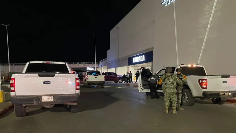 Acribillan a balazos a un hombre dentro de plaza comercial tras persecución en Chihuahua