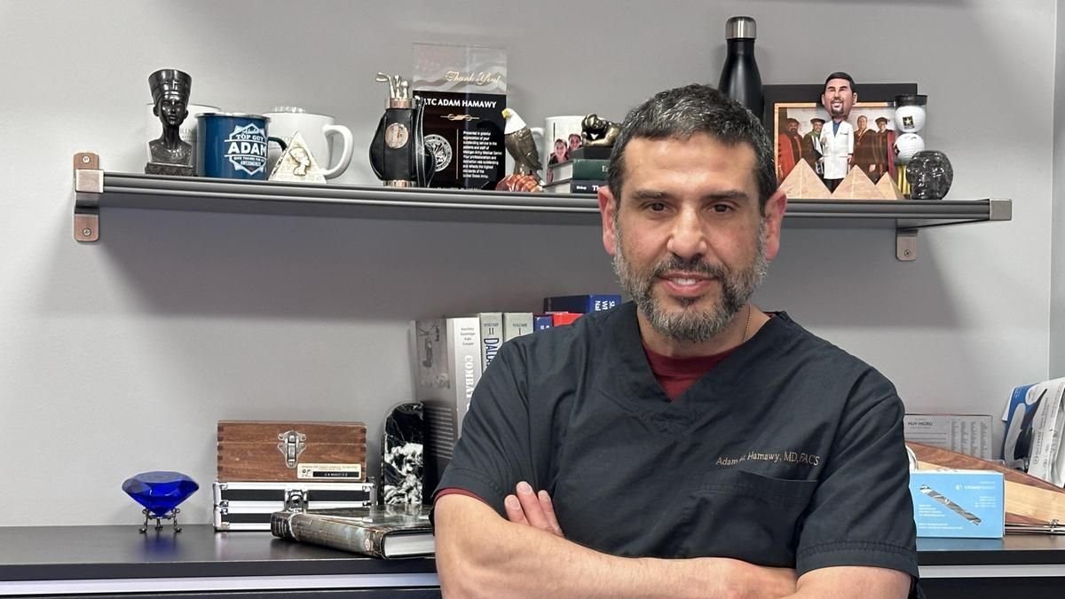 Adam Hamawy, el médico que pasó de curar heridos en Gaza a desafiar el sistema en el Congreso de EE.UU.