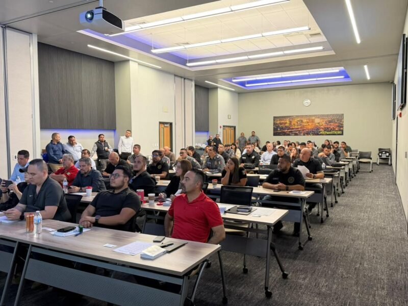 Agentes estatales de Chihuahua concluyen entrenamiento binacional en El Paso sobre detección de automotores hurtados