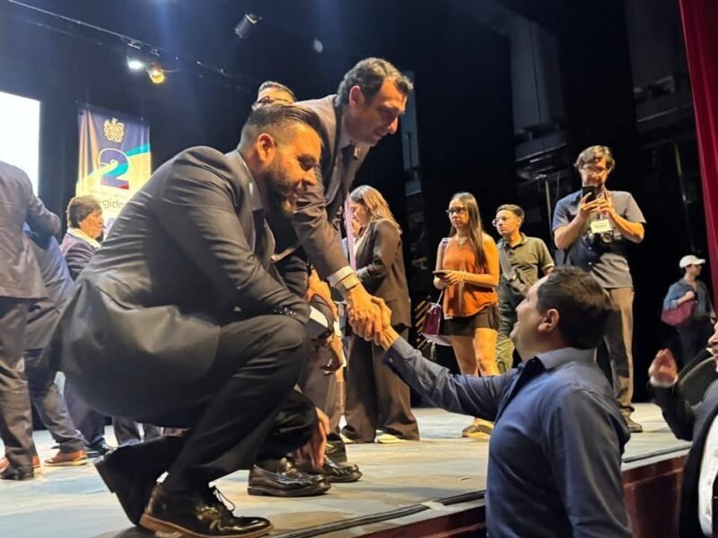 alan falomir asiste al segundo informe de regidores del pan en el teatro de la ciudad