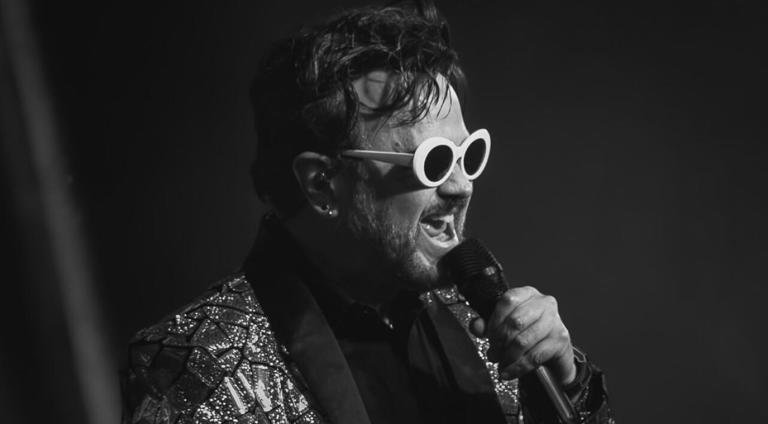 Aleks Syntek frena su gira por Europa tras recibir diagnóstico de trastorno psicótico
