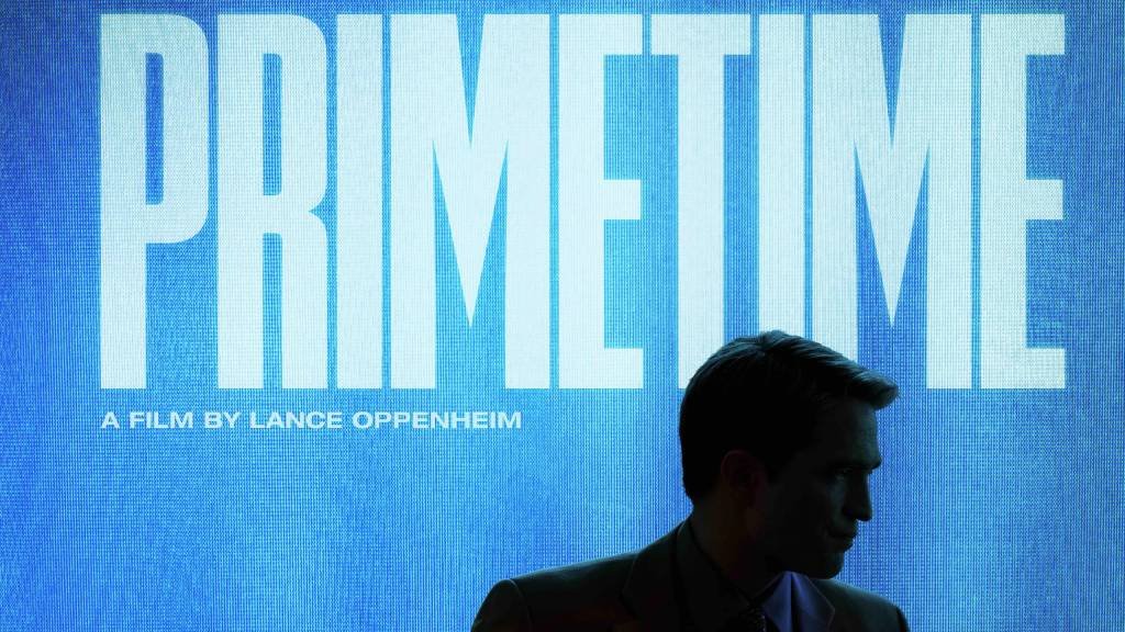 Análisis a fondo de Primetime, la turbia película protagonizada por Robert Pattinson sobre la televisión sensacionalista