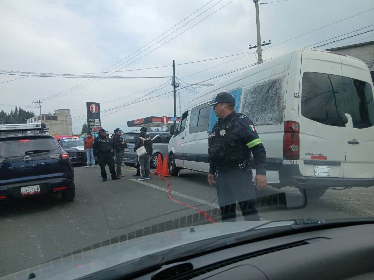 Ataque armado en carretera del Estado de México deja un conductor fallecido y a su esposa ilesa