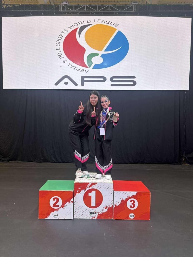 Atleta mexicana Fernanda Sauzameda se corona campeona mundial de telas aéreas en la capital del país