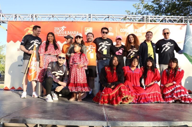 Atleta rarámuri y solidaridad: la carrera que une Monterrey y Chihuahua cumple trece años