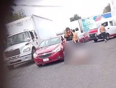 Brutal agresión en Cuautitlán Izcalli: conductor de microbús y su ayudante golpean salvajemente a automovilista